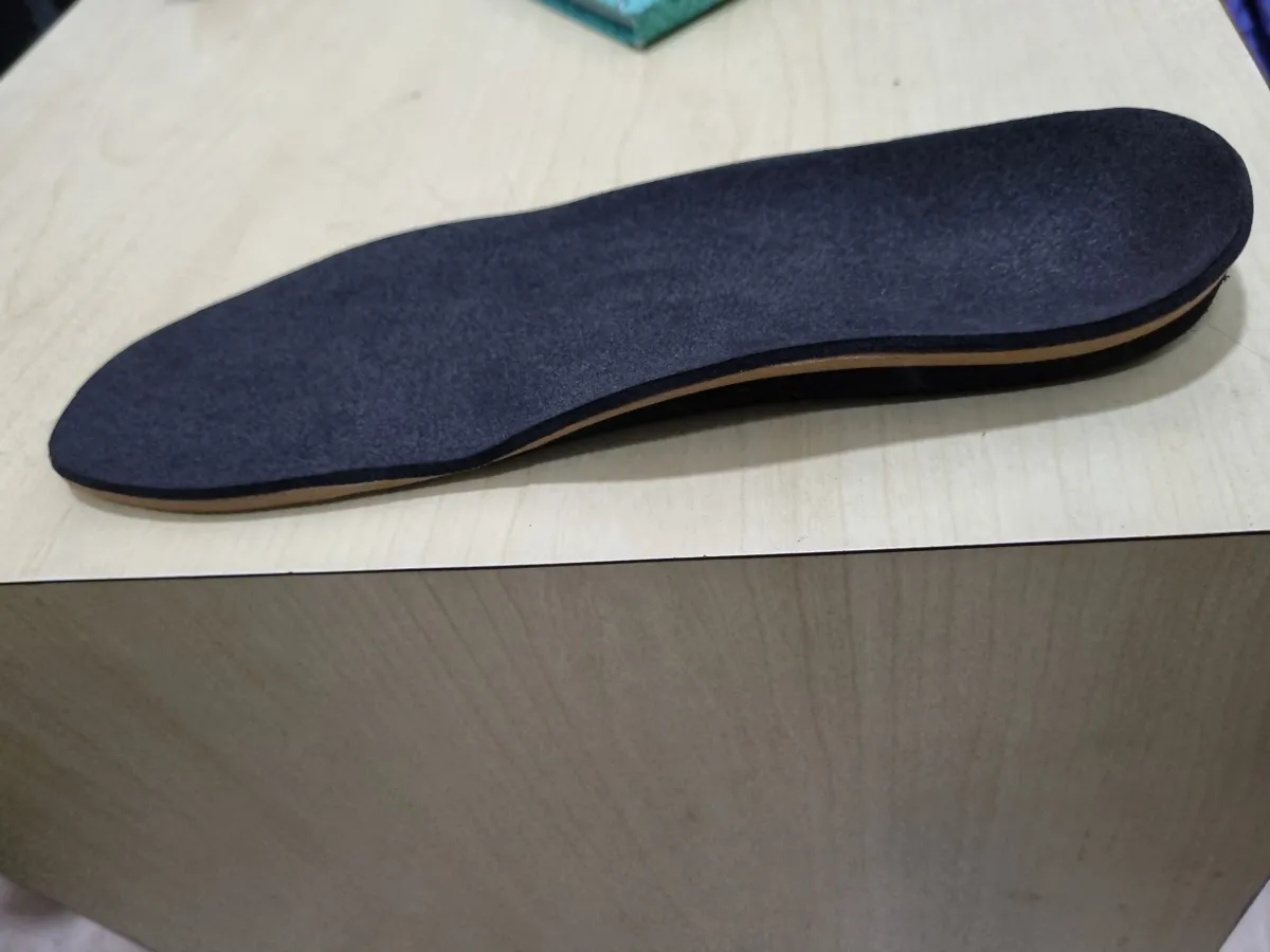 Customised foot insoles